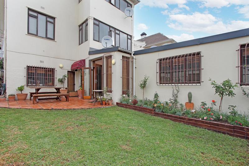 To Let 2 Bedroom Property for Rent in Green Point Western Cape
